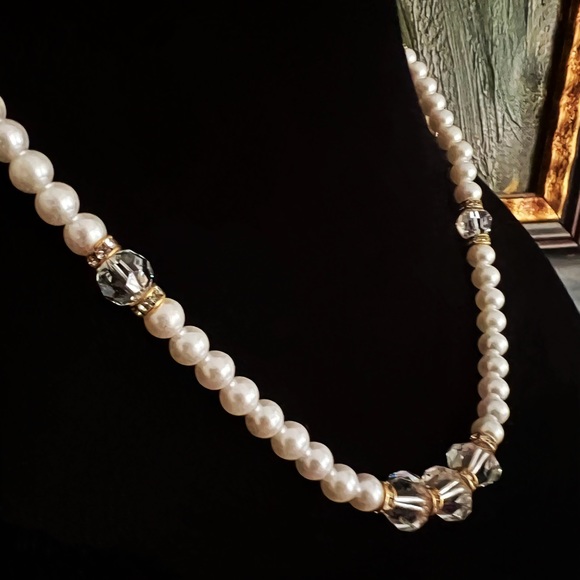 Full Parure Faux Pearl and Clear Crystal Beaded Necklace ~ Bracelet ~ Earrings - Picture 2 of 6